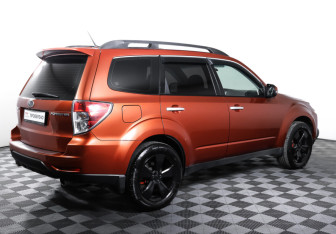Подержанный автомобиль Subaru Forester Suv 2011 года (5 фото)