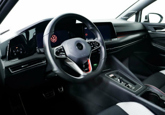 Подержанный автомобиль Volkswagen Golf GTI Hatchback 2021 года (9 фото)