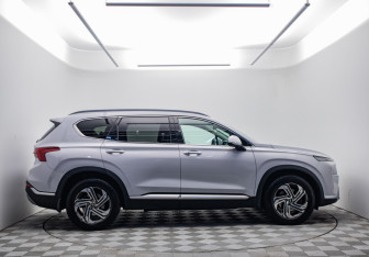 Подержанный автомобиль Hyundai Santa Fe 2021 года (4 фото)