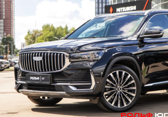 Подержанный автомобиль Geely Monjaro 2025 года (17 фото)