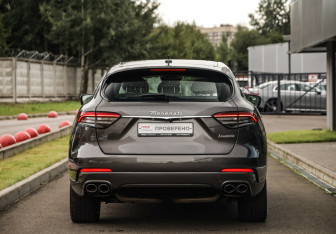 Подержанный автомобиль Maserati Levante 2022 года (7 фото)