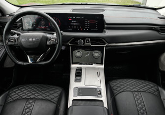 Подержанный автомобиль Exeed TXL 2023 года (12 фото)