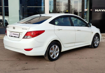 Подержанный автомобиль Hyundai Solaris Sedan 2012 года (5 фото)