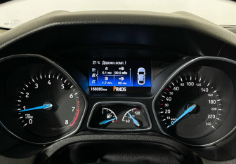 Подержанный автомобиль Ford Focus Hatchback 2017 года (11 фото)