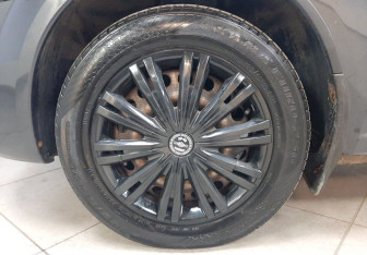 Подержанный автомобиль Renault Logan Sedan 2011 года (9 фото)