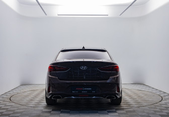 Подержанный автомобиль Hyundai Sonata 2019 года (6 фото)