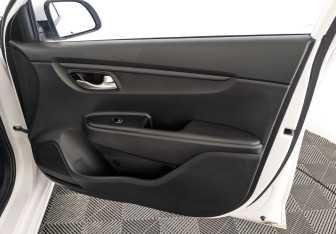 Подержанный автомобиль Kia Rio Sedan 2021 года (25 фото)