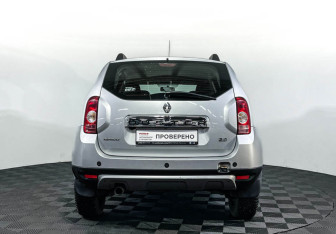 Подержанный автомобиль Renault Duster 2013 года (6 фото)