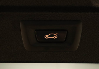 Подержанный автомобиль BMW X5 2016 года (24 фото)