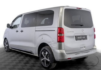 Подержанный автомобиль Peugeot Traveller 2021 года (7 фото)