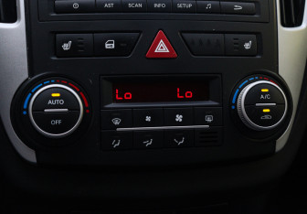 Подержанный автомобиль Kia Ceed Hatchback 2010 года (16 фото)