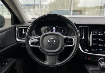 Подержанный автомобиль Volvo V60 Cross Country 2021 года (15 фото)