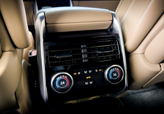 Подержанный автомобиль Land Rover Range Rover 2024 года (29 фото)