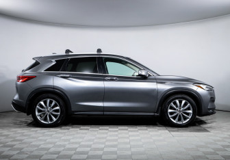 Подержанный автомобиль Infiniti QX50 2018 года (4 фото)