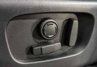 Подержанный автомобиль Land Rover Discovery 2017 года (27 фото)