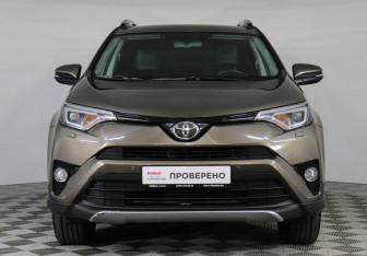 Подержанный автомобиль Toyota RAV4 2018 года (3 фото)