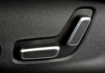 Подержанный автомобиль Geely Monjaro 2024 года (21 фото)