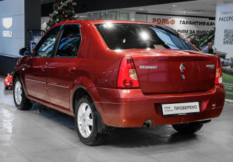 Подержанный автомобиль Renault Logan Sedan 2008 года (6 фото)