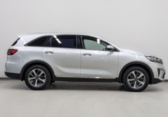 Подержанный автомобиль Kia Sorento 2019 года (4 фото)