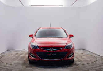 Подержанный автомобиль Opel Astra Hatchback 2013 года (2 фото)