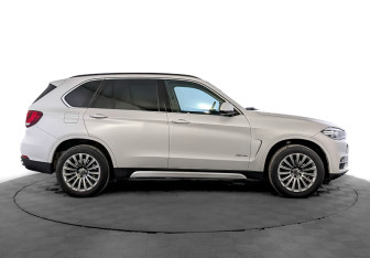 Подержанный автомобиль BMW X5 2014 года (4 фото)
