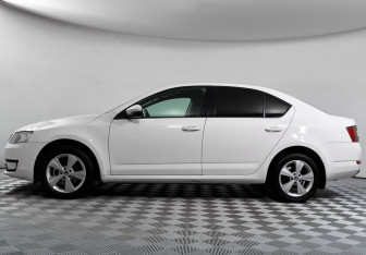 Подержанный автомобиль Skoda Octavia Liftback 2013 года (8 фото)