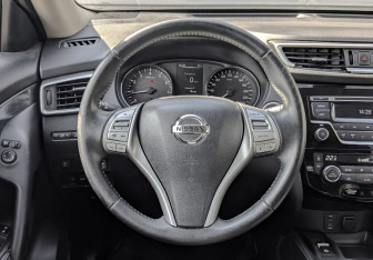Подержанный автомобиль Nissan X-Trail 2017 года (22 фото)