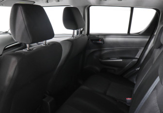 Подержанный автомобиль Suzuki Swift Hatchback 2011 года (8 фото)