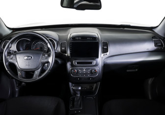 Подержанный автомобиль Kia Sorento 2013 года (12 фото)