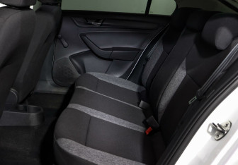 Подержанный автомобиль Skoda Rapid Liftback 2020 года (12 фото)