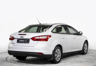 Подержанный автомобиль Ford Focus Sedan 2013 года (2 фото)