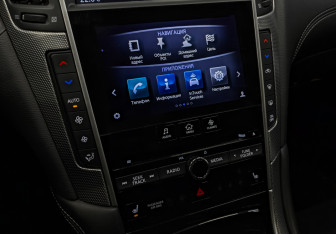 Подержанный автомобиль Infiniti Q50 2017 года (28 фото)