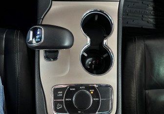 Подержанный автомобиль Jeep Grand Cherokee 2013 года (18 фото)