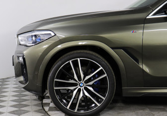 Подержанный автомобиль BMW X6 2021 года (8 фото)