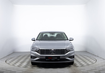 Подержанный автомобиль Volkswagen Jetta Sedan 2020 года (2 фото)