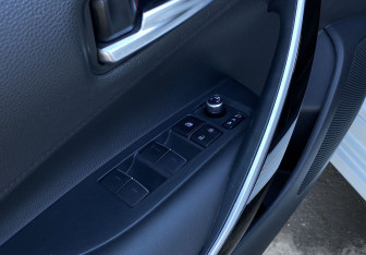 Подержанный автомобиль Toyota Corolla Sedan 2019 года (20 фото)