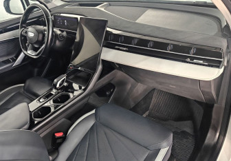 Подержанный автомобиль Geely Atlas 2023 года (9 фото)