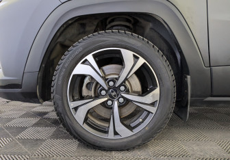 Подержанный автомобиль Москвич 3 2023 года (18 фото)