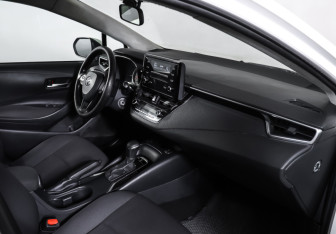 Подержанный автомобиль Toyota Corolla Sedan 2019 года (11 фото)