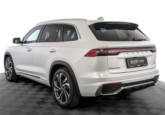 Подержанный автомобиль Geely Monjaro 2024 года (7 фото)