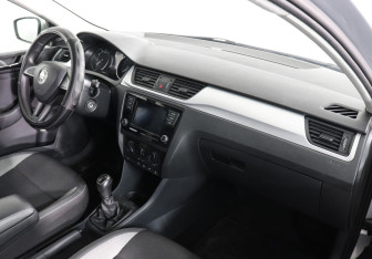 Подержанный автомобиль Skoda Rapid Liftback 2018 года (10 фото)