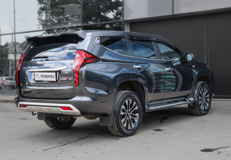 Подержанный автомобиль Mitsubishi Montero Sport 2021 года (4 фото)