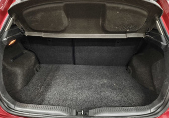 Подержанный автомобиль Toyota Auris Hatchback 2011 года (12 фото)