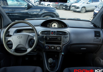 Подержанный автомобиль Hyundai Matrix 2006 года (10 фото)