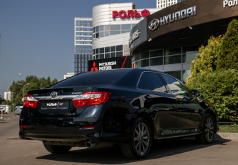 Подержанный автомобиль Toyota Camry Sedan 2013 года (4 фото)