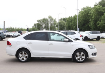 Подержанный автомобиль Volkswagen Polo Sedan 2012 года (4 фото)