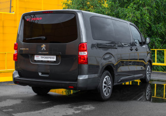 Подержанный автомобиль Peugeot Traveller 2022 года (4 фото)