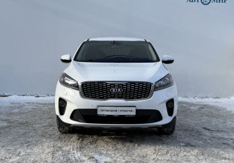 Подержанный автомобиль Kia Sorento 2019 года (2 фото)
