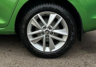 Подержанный автомобиль Skoda Rapid Liftback 2018 года (16 фото)