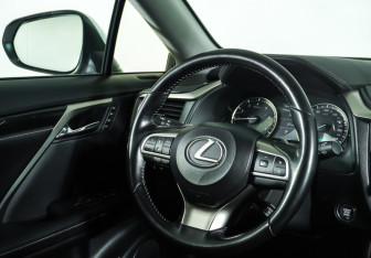Подержанный автомобиль Lexus RX 2020 года (17 фото)